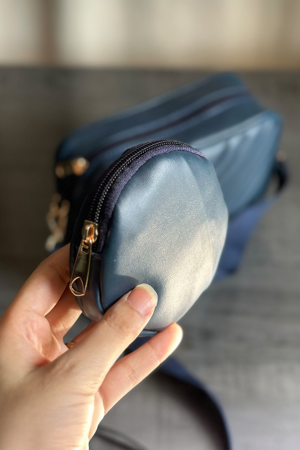 Fineur Crossbody Chevron Coin - Navy Blue