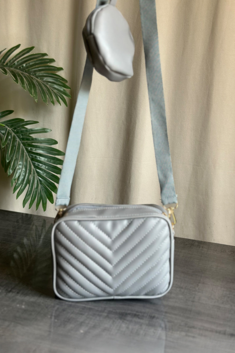 Fineur Crossbody Chevron Coin - Grey