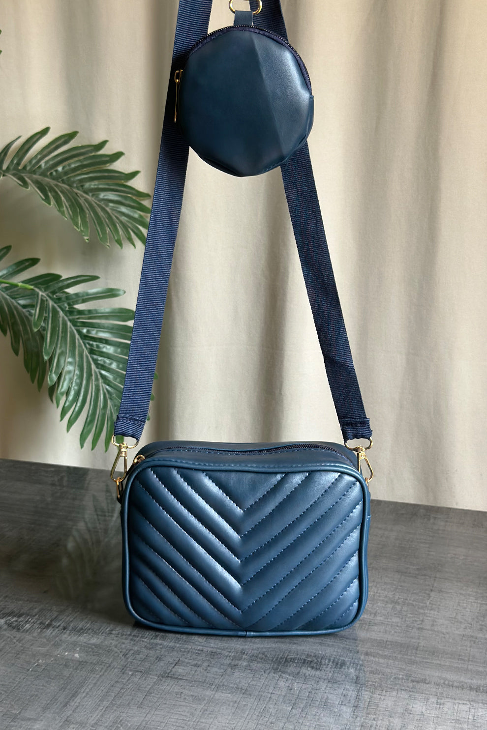 Fineur Crossbody Chevron Coin - Navy Blue
